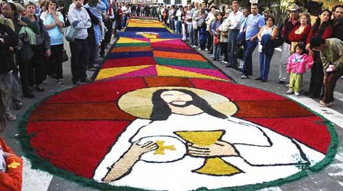 Imagem de tapete de rua feito na Festa de Corpus Christi
