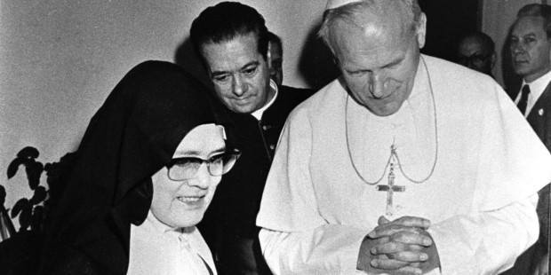 Irmã Lucia com o Papa João Paulo II
