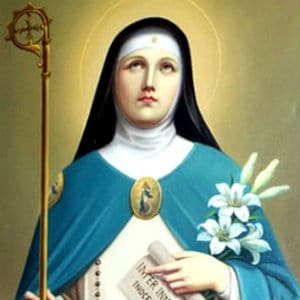 Imagem de Santa Beatriz com manto de monja branco, capa azul e véu preto. Segura na mão direita um báculo e na esquerda um papel e algumas flores