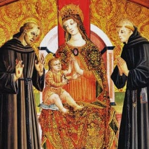 Figura de São Liberato de Loro ainda bebê no colo de sua mãe sentada em um trono com dois religiosos ao seu lado