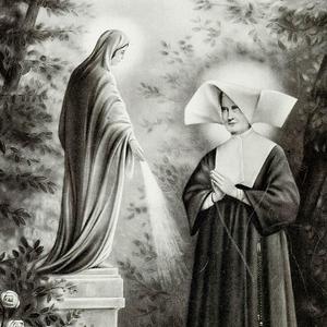 Imagem de Santa Catarina Labouré com vestes de religiosa. Ela está olhando para a aparição de Nossa Senhora das Graças