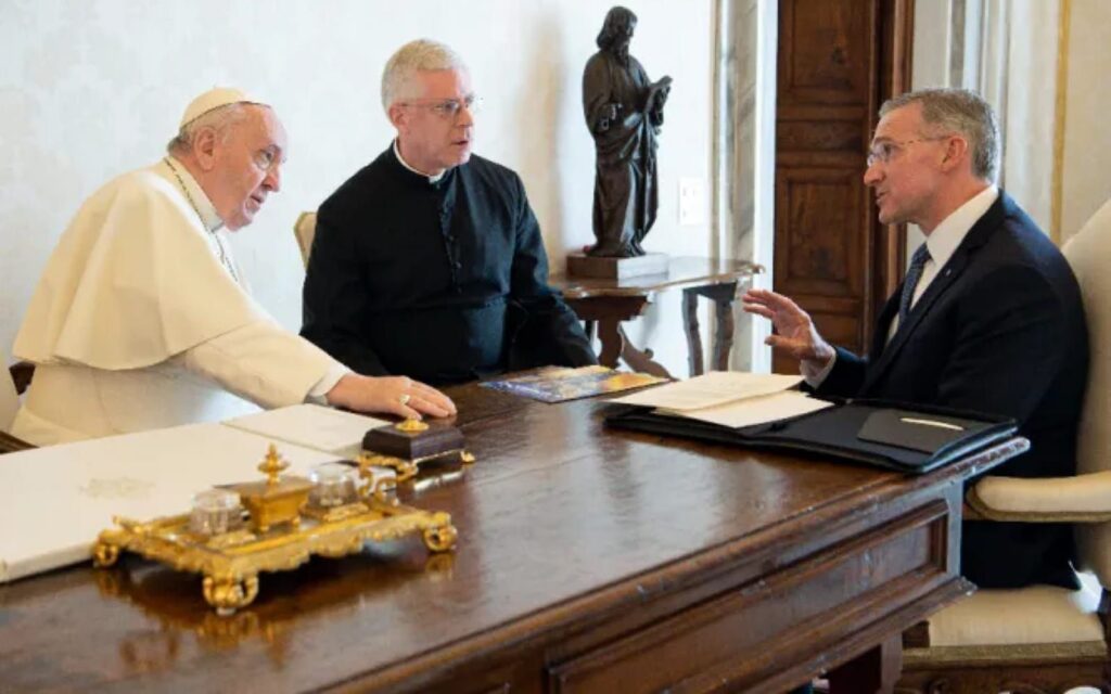 Cavaleiros de Colombo formam homens de fé e família, diz o papa Francisco