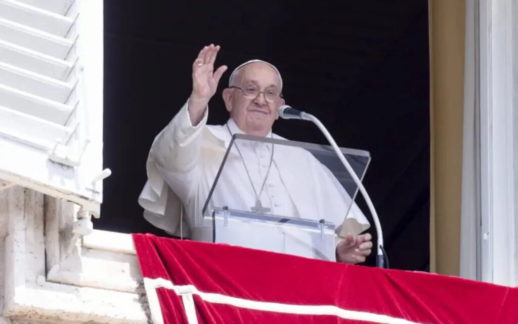 Maria nos precede no caminho da vida, diz papa Francisco