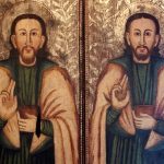 Imagem de São Cosme e São Damião, gêmeos, um ao lado do outro... Ambos seguram a Bíblia